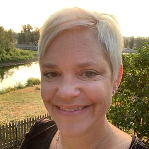 Meet your Posher, Lainie